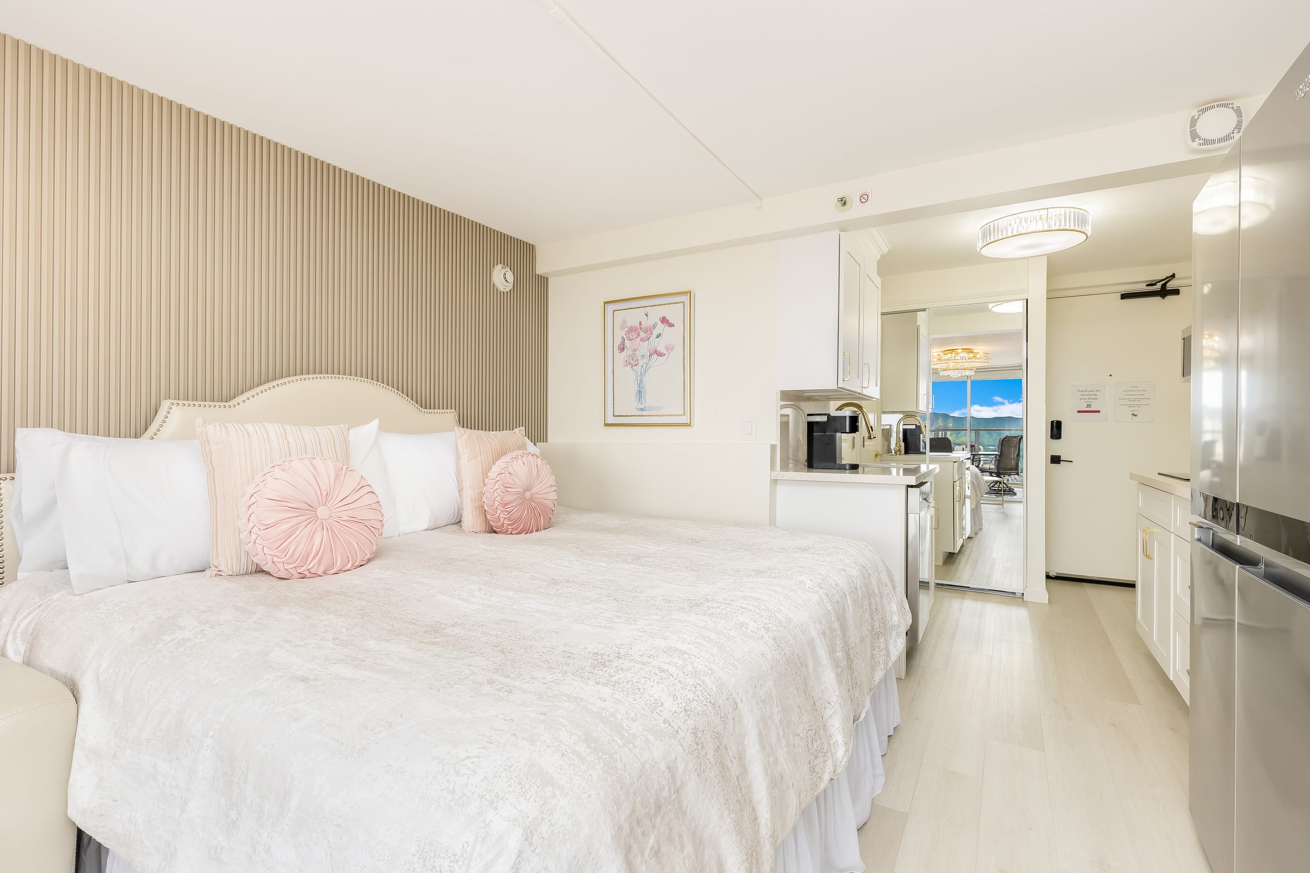 Condo in Honolulu · ★4.97 · Studio · 2 beds · 1 private bath - Image 25