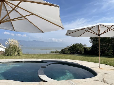 Beautiful lakefront house with pool