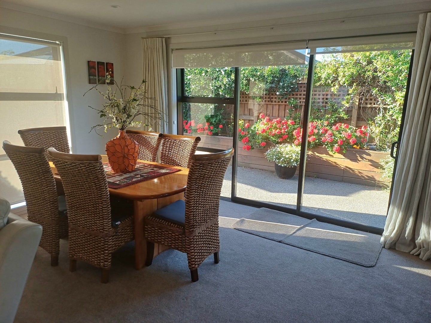 Modern Home Location 2 Mins From Town 4