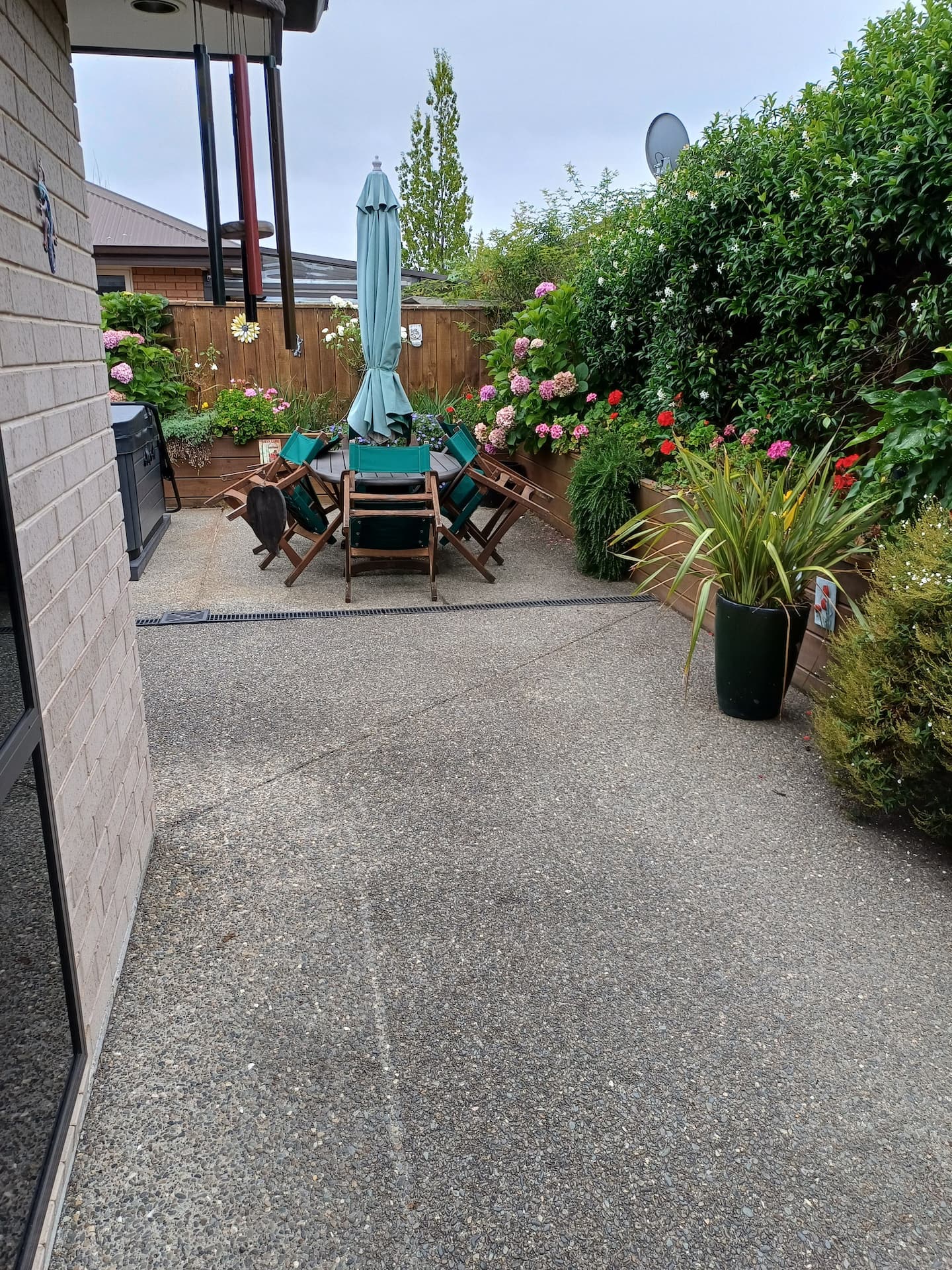 Modern Home Location 2 Mins From Town 5