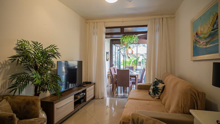 Triplex Em Condomínio Clube, Pé Na Areia. - Florianópolis