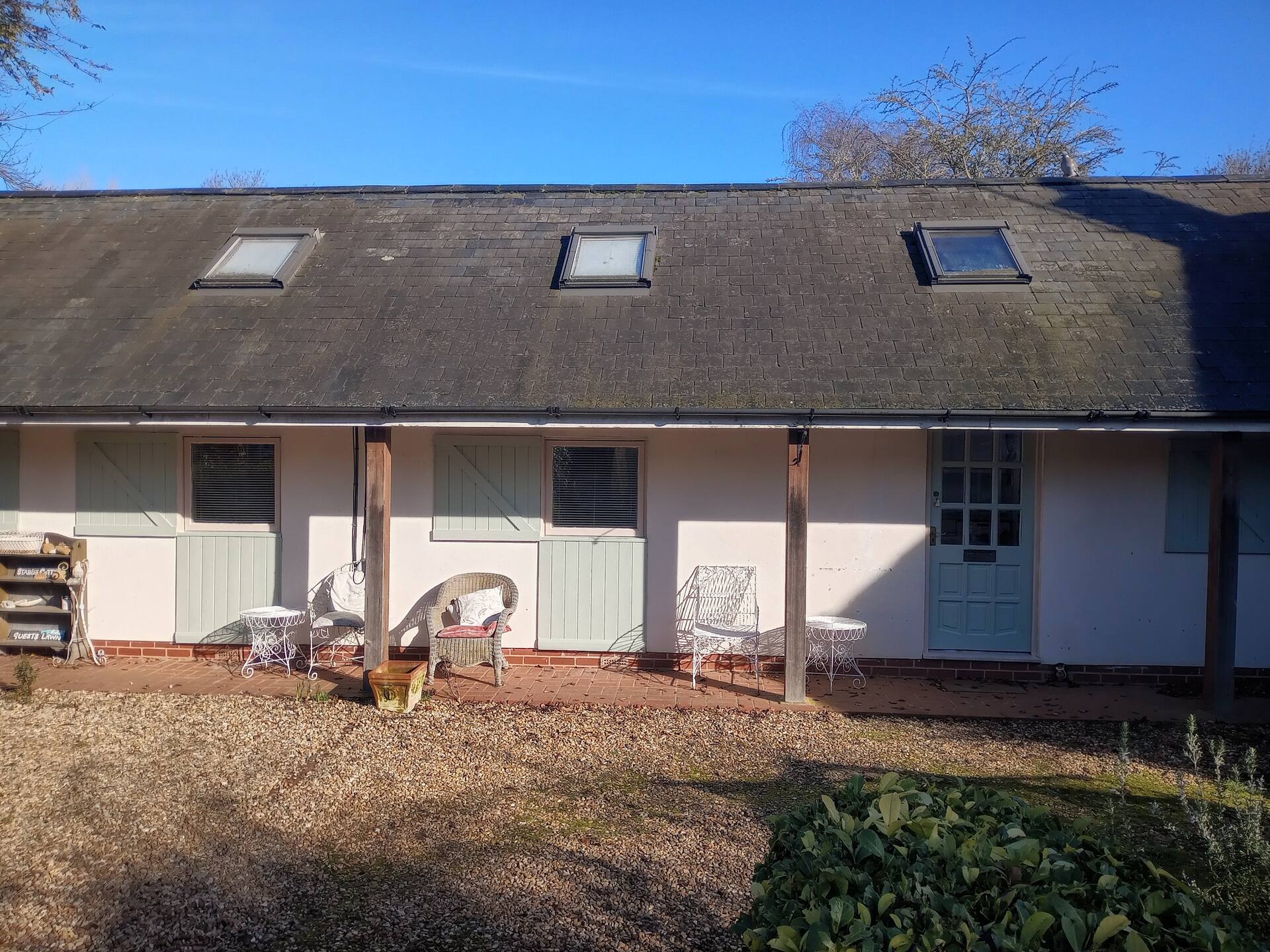Adorable cottage with on site parking