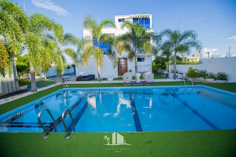 Cheerful five bedroom villa with pool