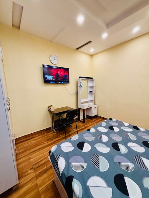 Cozy Stay w/ AC, private entrance and parking