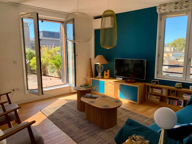 Magnificent apartment with terrace in the center gallery image 3