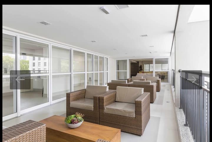 Flat C/ Piscina E Vaga | 2min 25 Março - Ipiranga