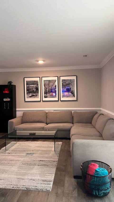 Modern Escape King Suite! 2 BDR