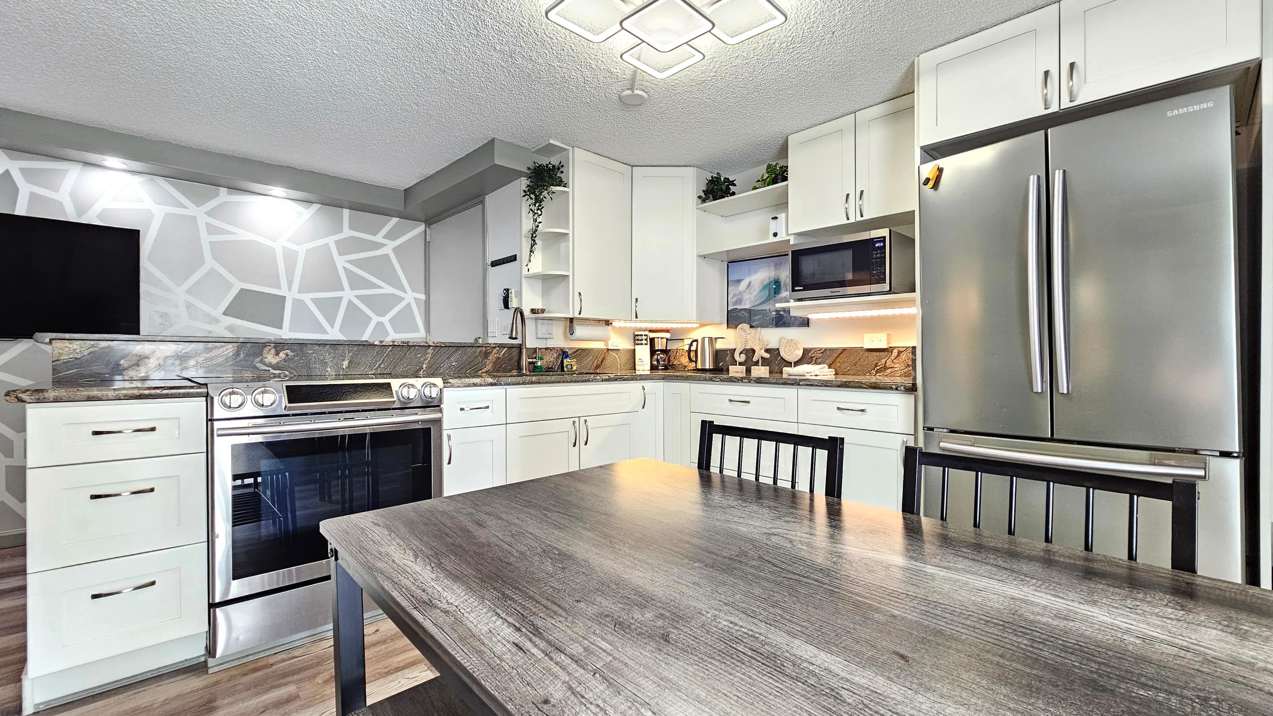 TWP 605 1-bedroom vacation home with free parking - Image 9