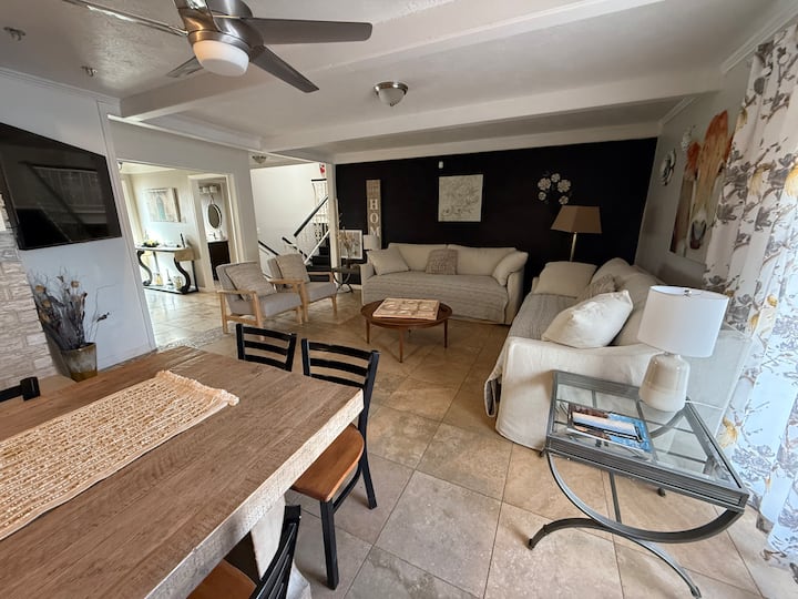Anita’s Dream Home - Roswell, NM