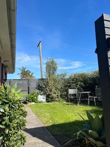 Breezy Bayside Stay – Bright Home Near Beach