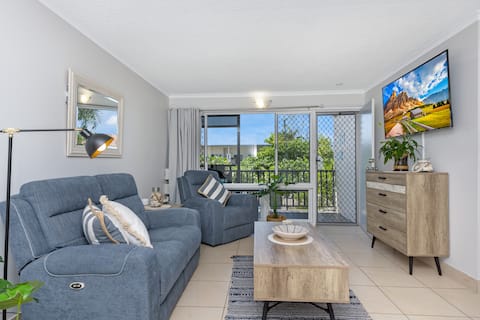 Top Airbnb: Beach Bar · 2BR · Opp Beach · Secure Pkg ·Rockpool in Townsville City