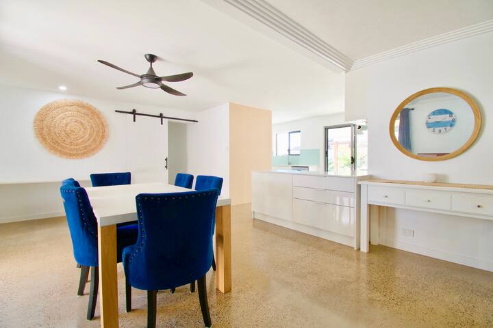 Warana Waves | Poolside Family Getaway gallery image 3