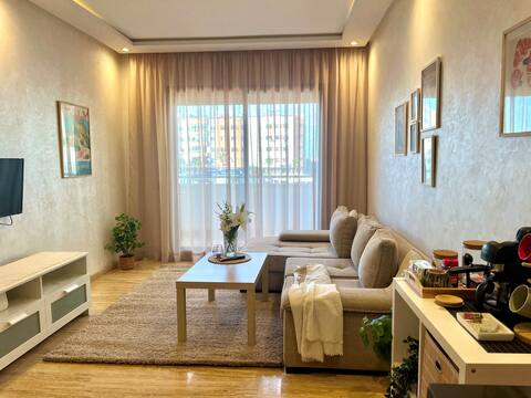 Urban Charm, High Standing Studio
