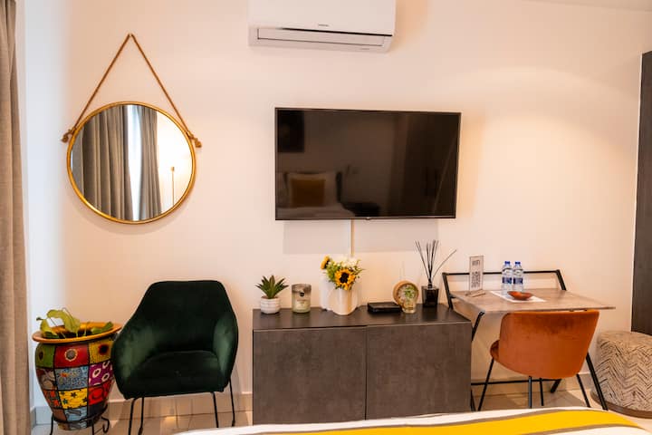 The Beautiful Lennox  Studio Apartment, Airport - Accra