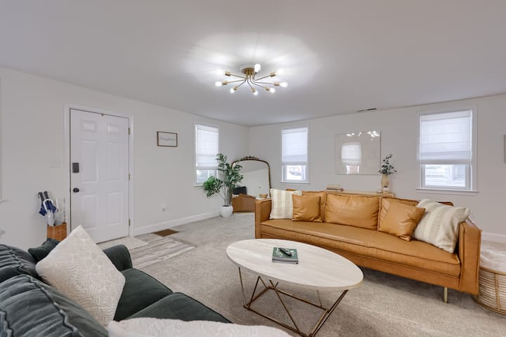 Spacious & Quiet 4 Bd | Large Yard + Fire Pit - Denver, PA