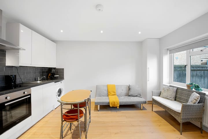 2-bedroom Flat In Central Sutton - Epsom