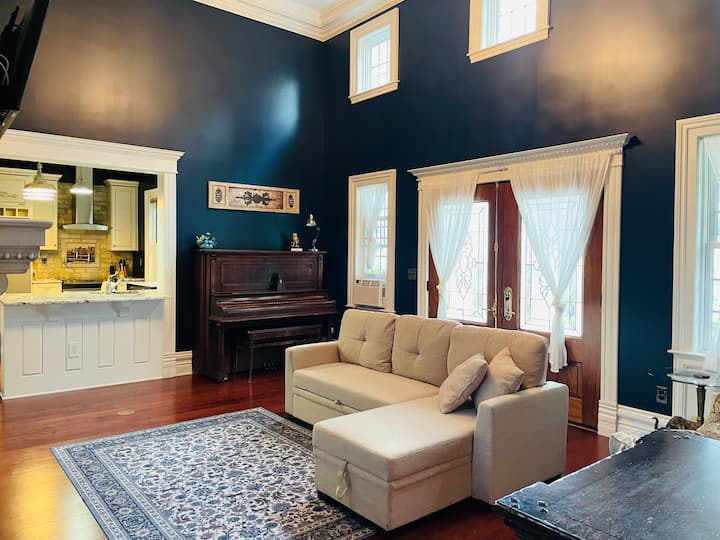 Sebule ina kitanda cha kuvuta wageni wawili wa ziada.