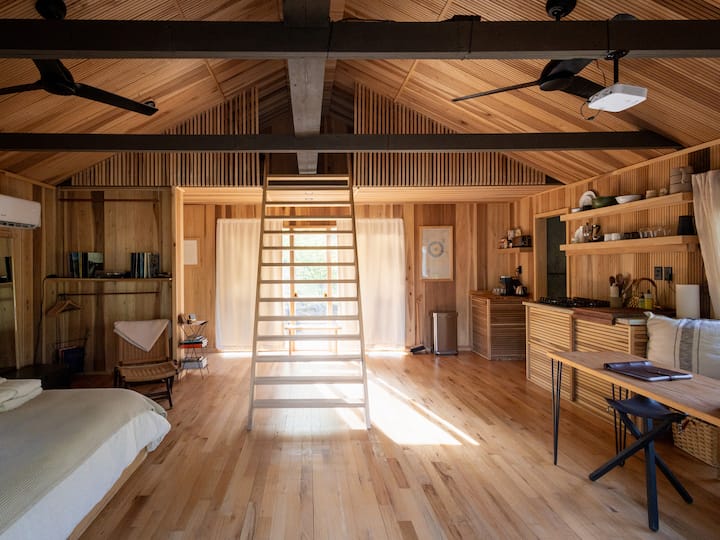 Studio, Custom Lakeside Experience W Kayaks & King - Florence, AL