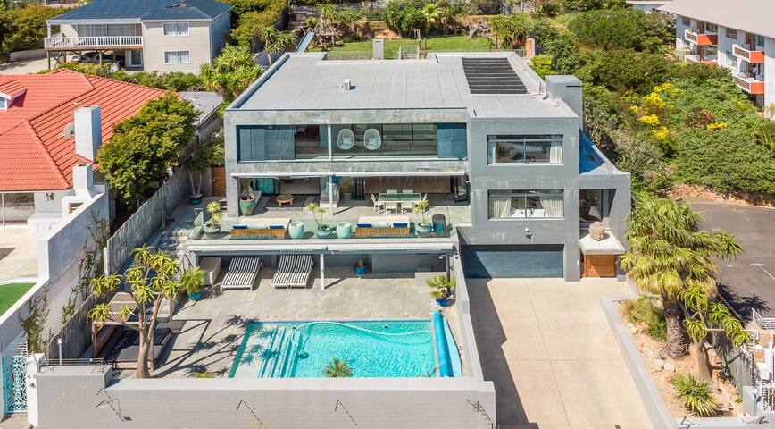 Bahari House Camps Bay barefoot luxury oasis villa gallery image 5