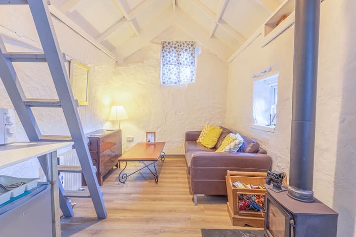 Surf Cottage - Quirky Tiny Home - The Mumbles