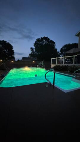 hot tub-Pet friendly- Attached garaged/driveway gallery image 4
