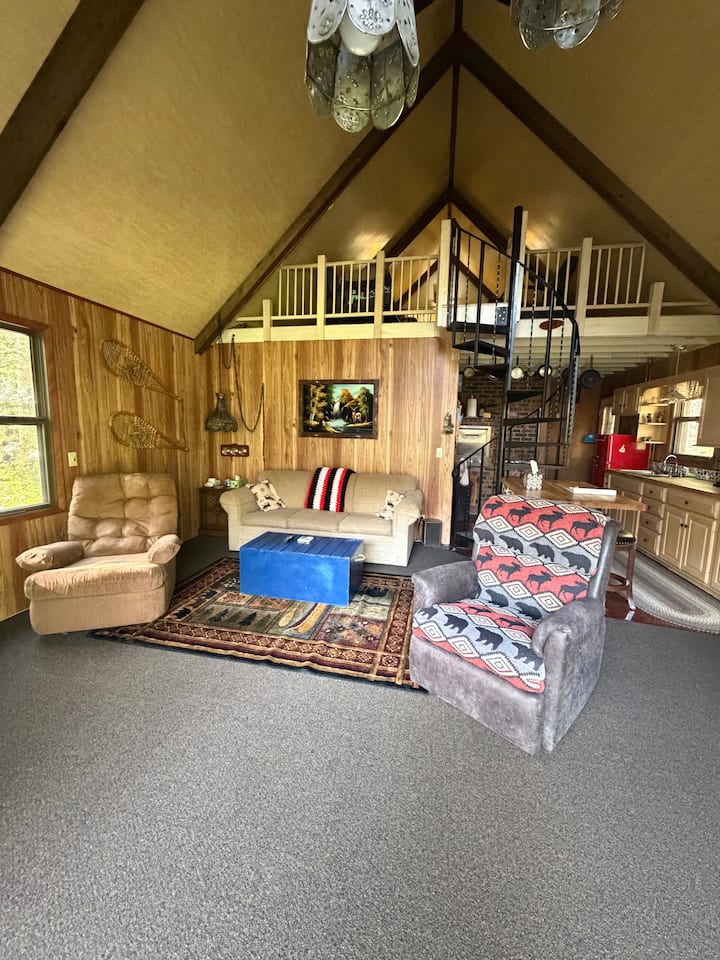 Rustic Retreat On The Betsie River - トンプソンビル, MI