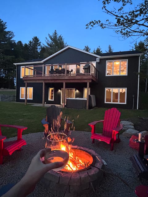 Destination Lake House - Hot tub