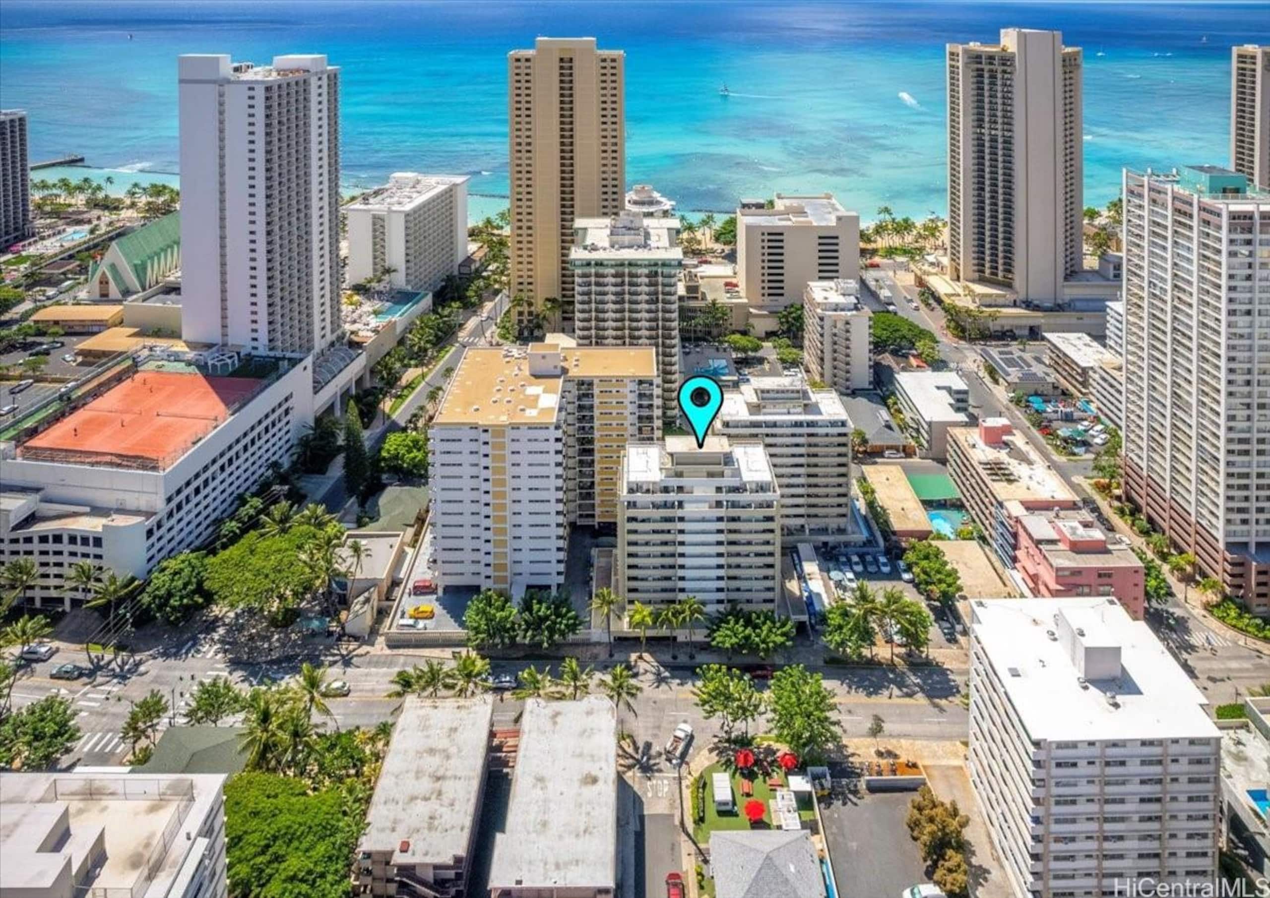 Waikiki Beach 1 Block Away - Image 24