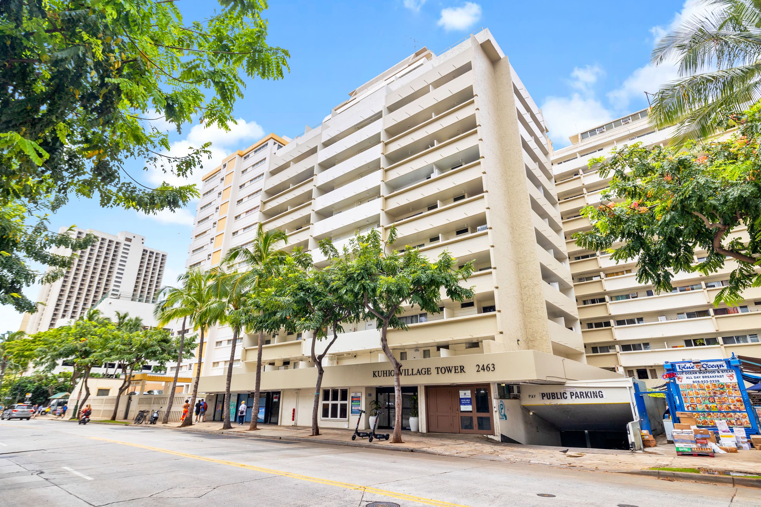 Waikiki Beach 1 Block Away - Image 25