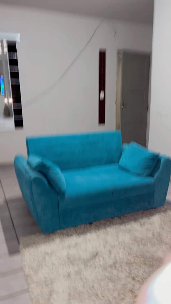Apartamento Térreo Amplo E Mobiliado. - Teresina