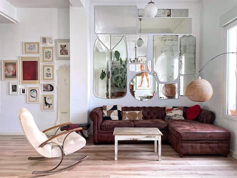 Central, Vintage Sunny with terrace & close2Metro
