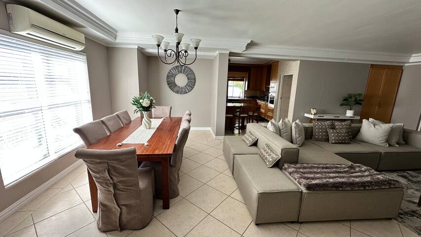 Stars Luxe Retreat – Solar Power – Entire Home gallery image 5