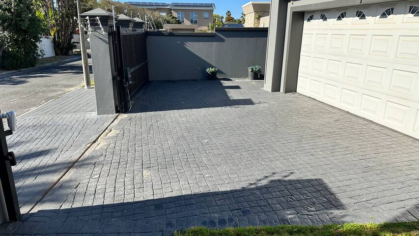 Stars Luxe Retreat – Solar Power – Entire Home gallery image 4