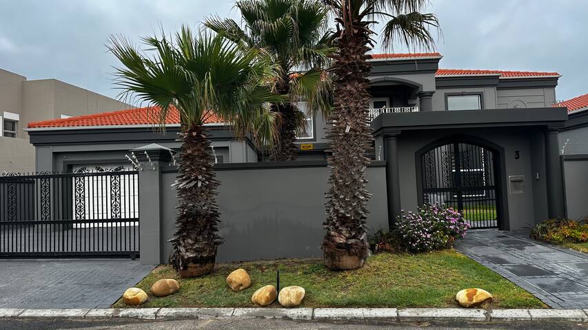 Stars Luxe Retreat – Solar Power – Entire Home gallery image 2