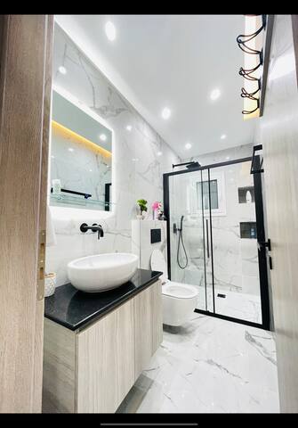 Apollo 2 bd jacuzzi suite gallery image 3