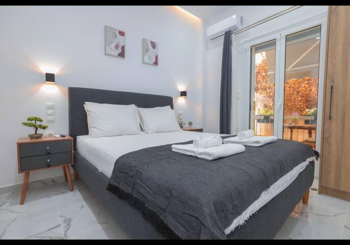 Apollo 2 bd jacuzzi suite gallery image 4