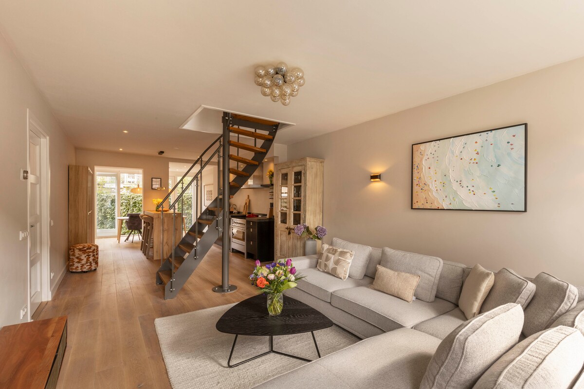 Top Airbnb: Luxury Canal Apartment in Amsterdam City Centre in Nieuwe Pijp