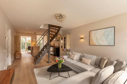 Top Airbnb: Luxury Canal Apartment in Amsterdam City Centre in Nieuwe Pijp