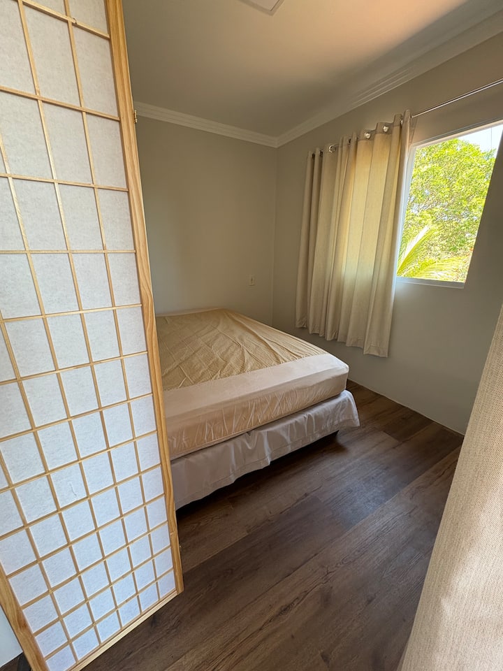 Chambre avec intimité réduite. Nous offrons cet écran pour plus de confort
