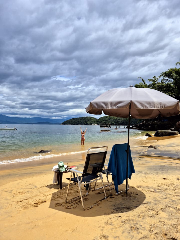 Standing Suite in the Sand.
Uključena je stolica i suncobran za plažu