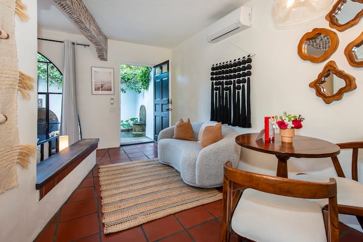 Sunlit Montecito Studio Retreat With Patio - Montecito, CA