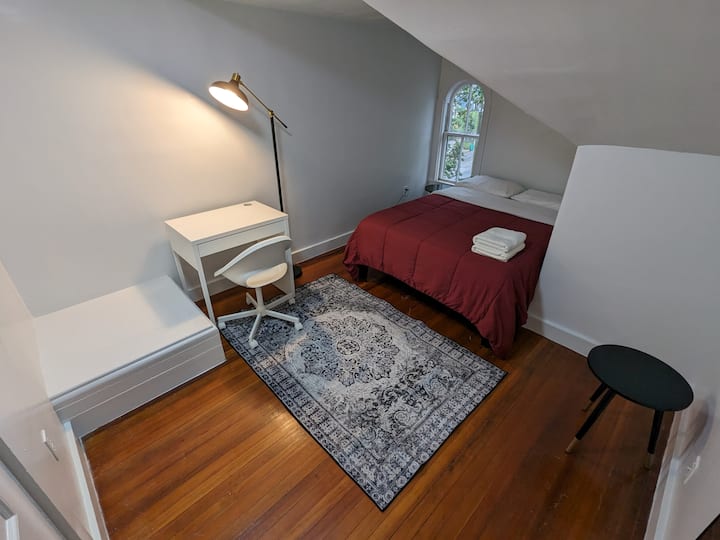 A Private Room At Porter Sq R5 - Cambridge, MA