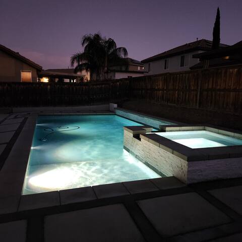 Pool & Hot Tub|Large Modern Home|Family Friendly