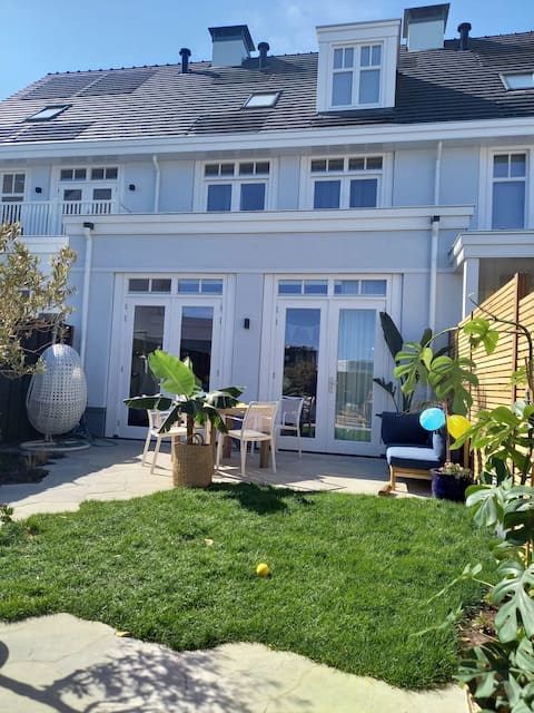 Family Friendly 160m2 house. Close to the Beach!