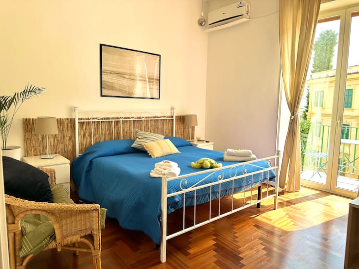 Santorini Loft W/ Balcony – Blue Boho Vibes - Naples