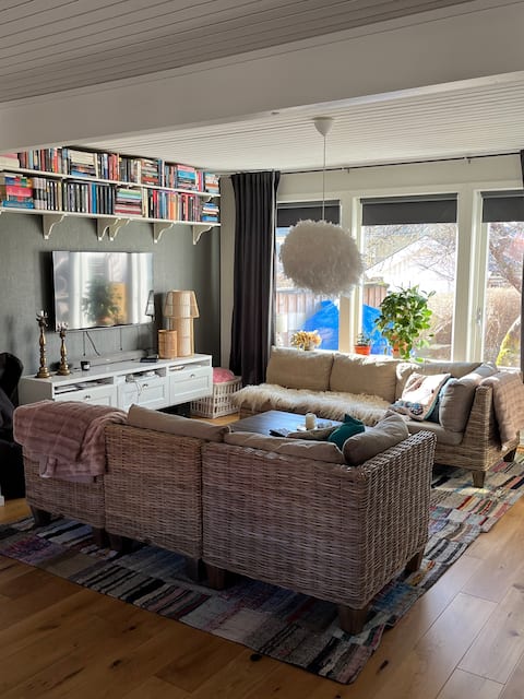 8 beds, 4 bedrooms including sheets/towels