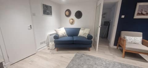 Popular Airbnb listing: Unique Edwardian studio flat in Dunfermline