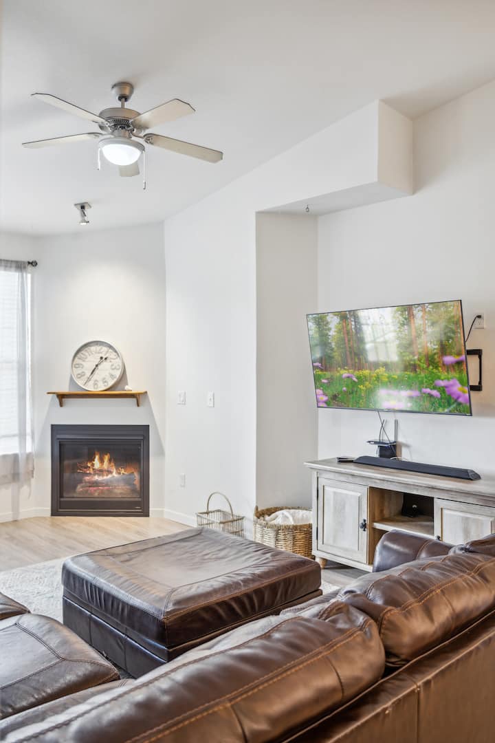 Beautiful Parker Condo - Parker, CO