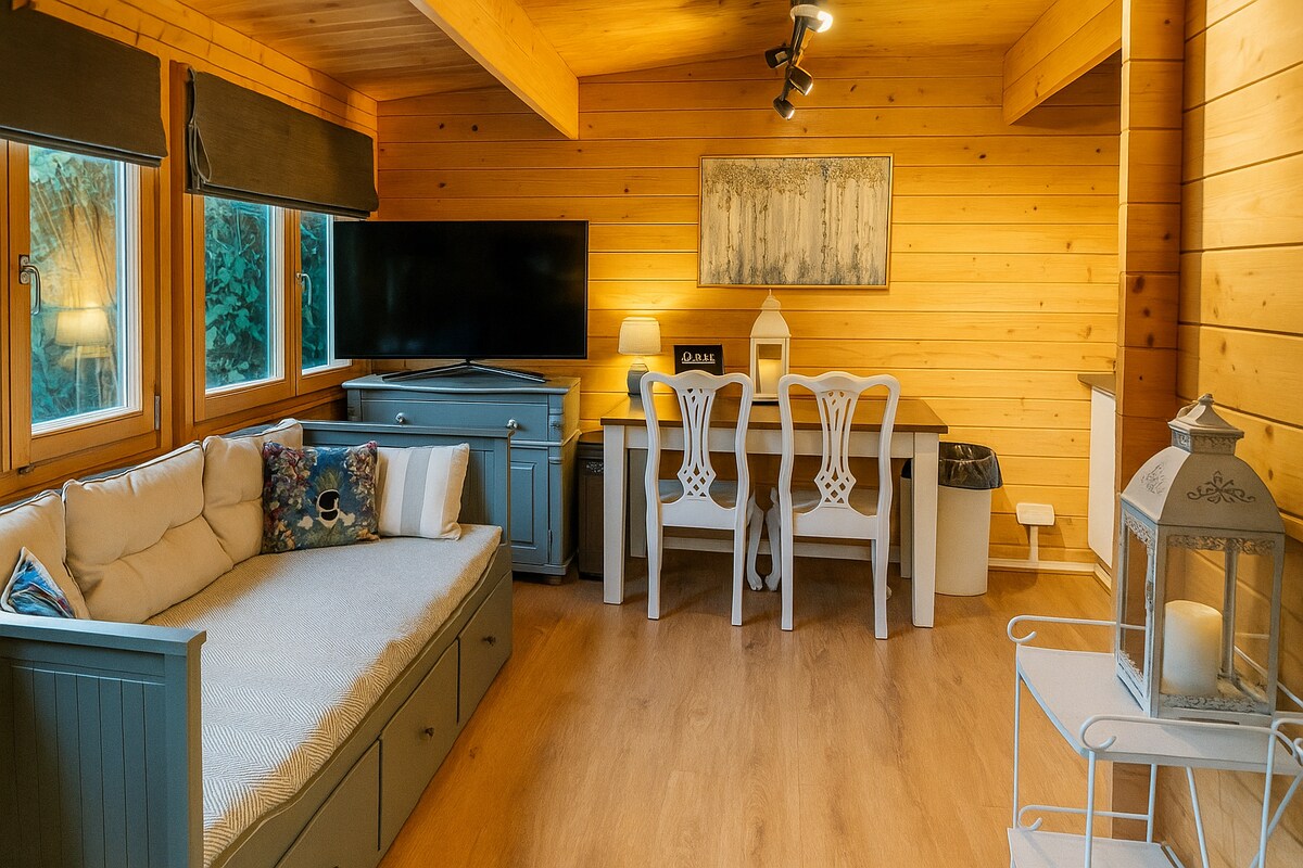 Top performing Airbnb: Gorgeous Self-Contained Wooden Cabin - Old Windsor in Berkshire