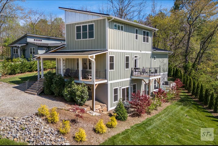 *4 miles to Downtown Asheville *2 Kings* Hot Tub*